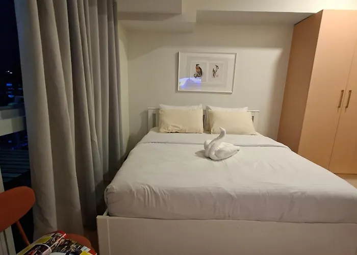 Mysuites2go33e Uptown Parksiutes Tower2 Hostel Manila