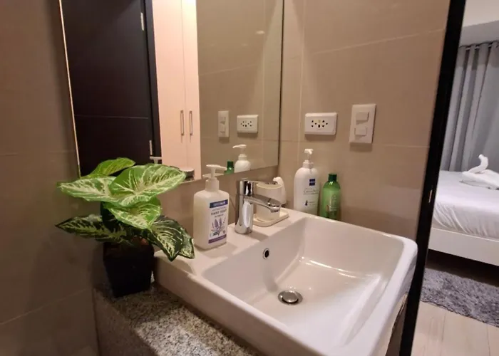 Mysuites2go33e Uptown Parksiutes Tower2 Manila